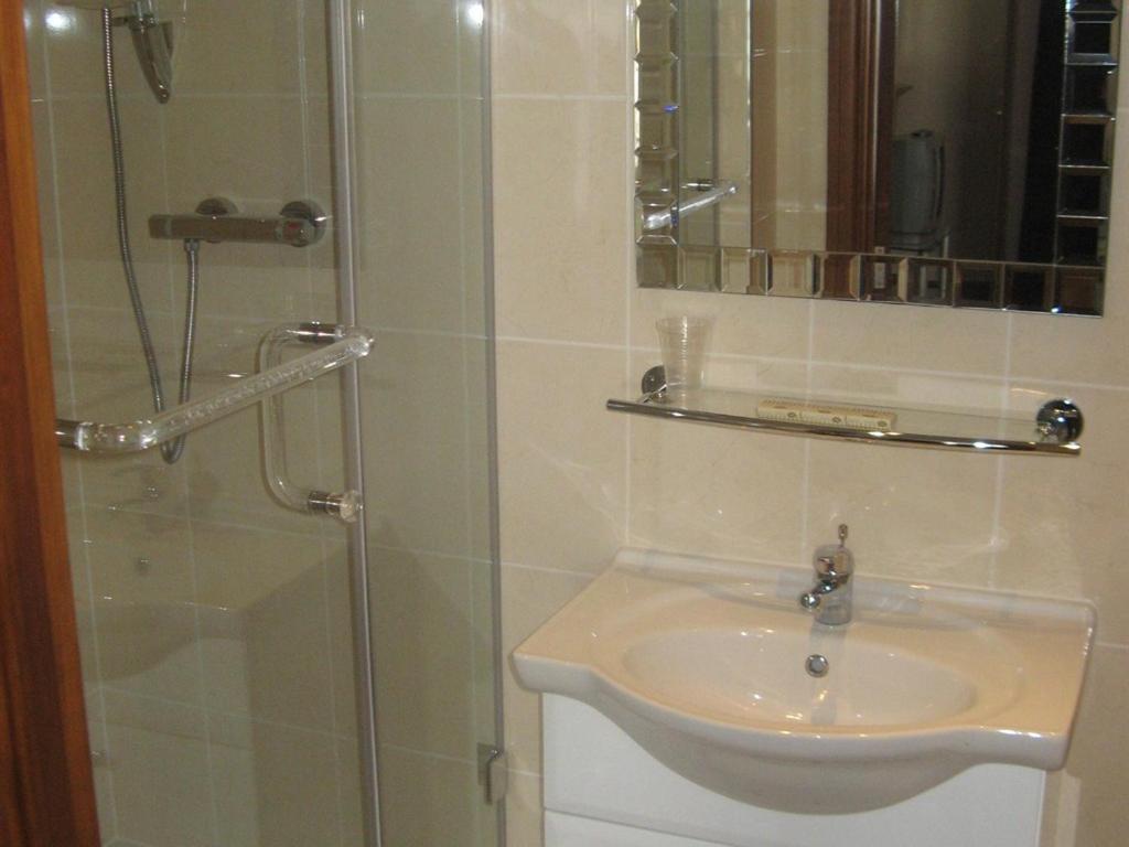 קארדיף Tanes Hotel חדר תמונה