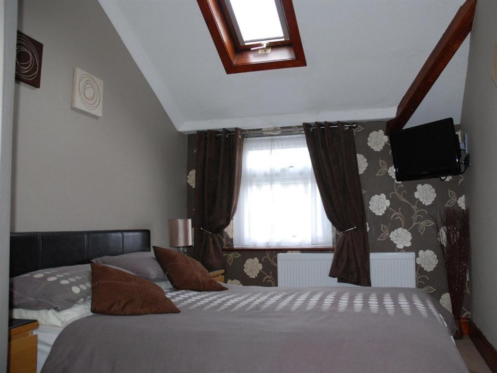 קארדיף Tanes Hotel חדר תמונה