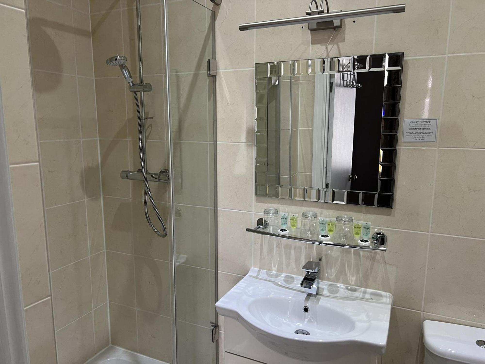 קארדיף Tanes Hotel חדר תמונה