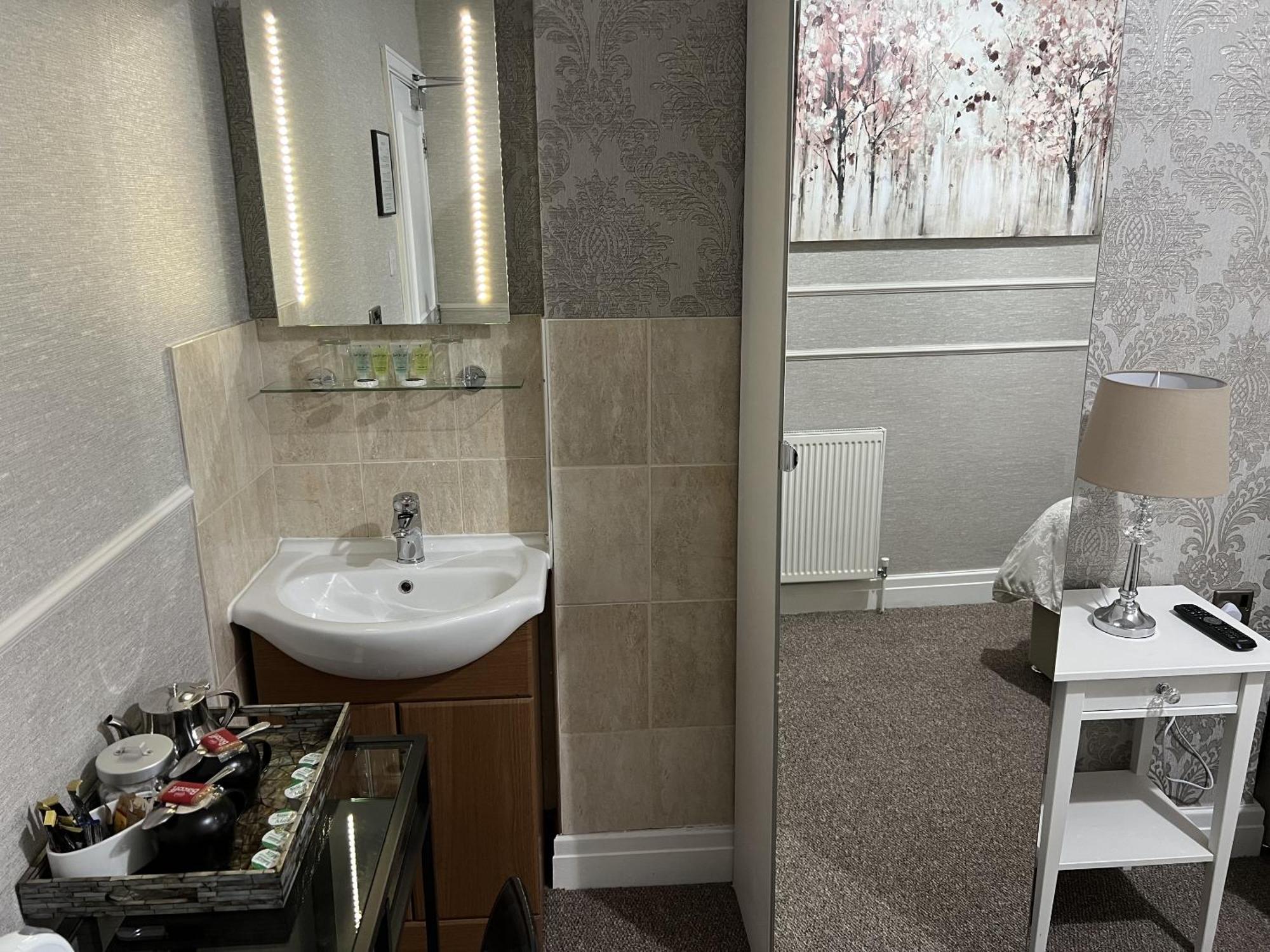 קארדיף Tanes Hotel חדר תמונה