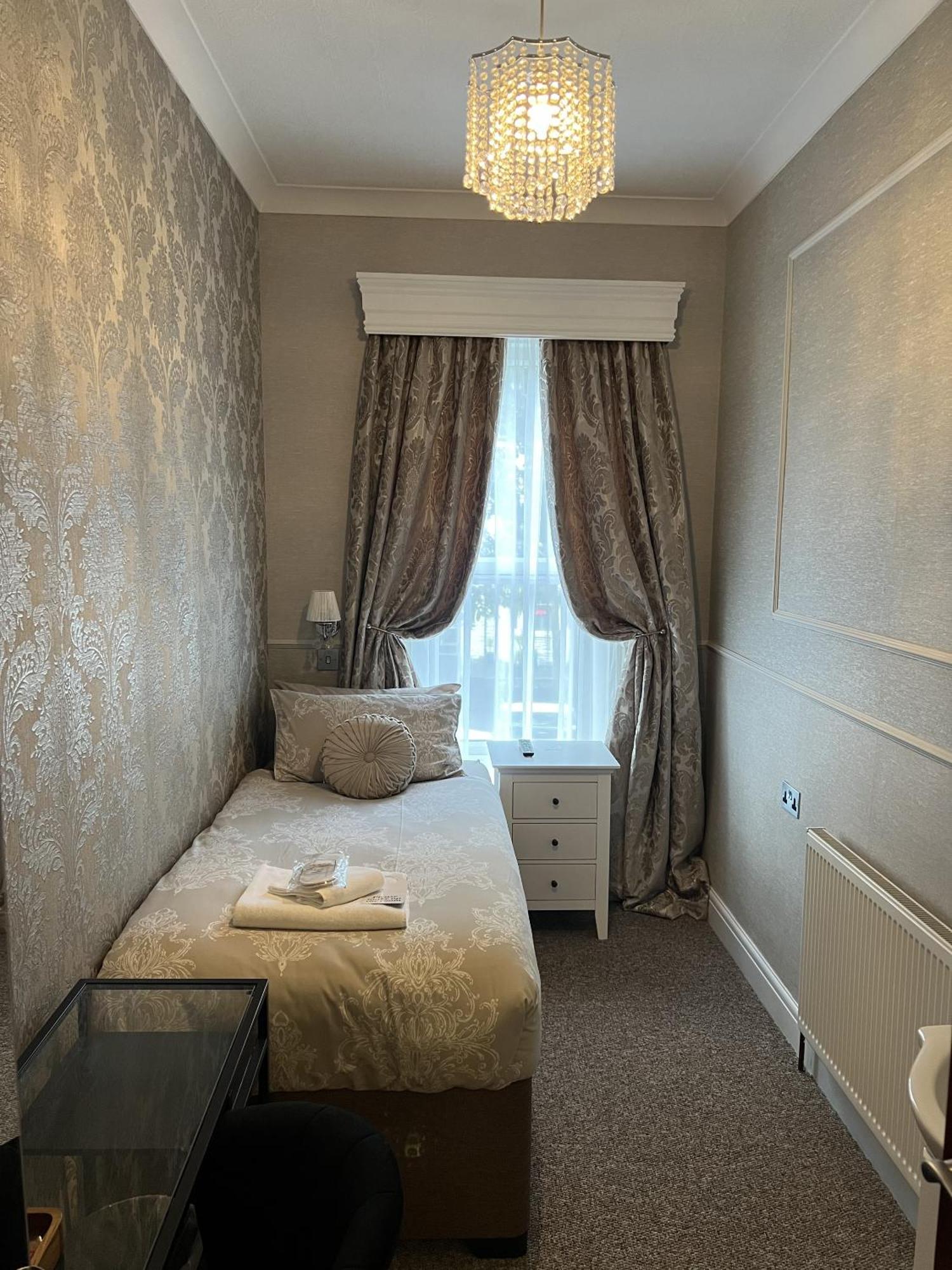 קארדיף Tanes Hotel חדר תמונה